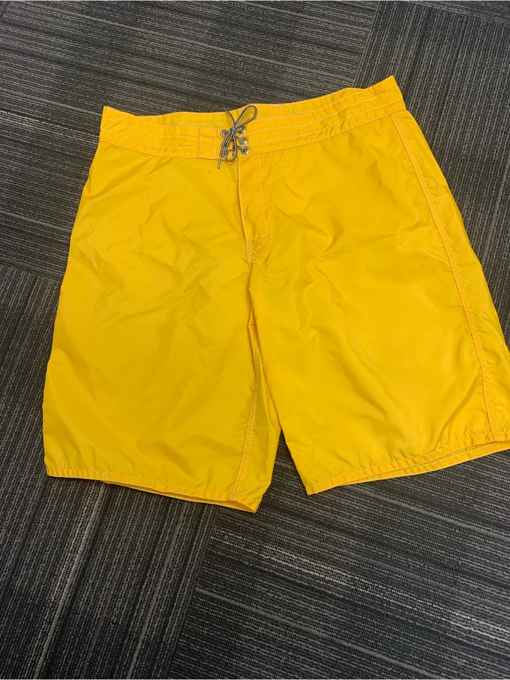 Birdwell Men’s Yellow Lace-Up Swim Board Shorts. Size 38